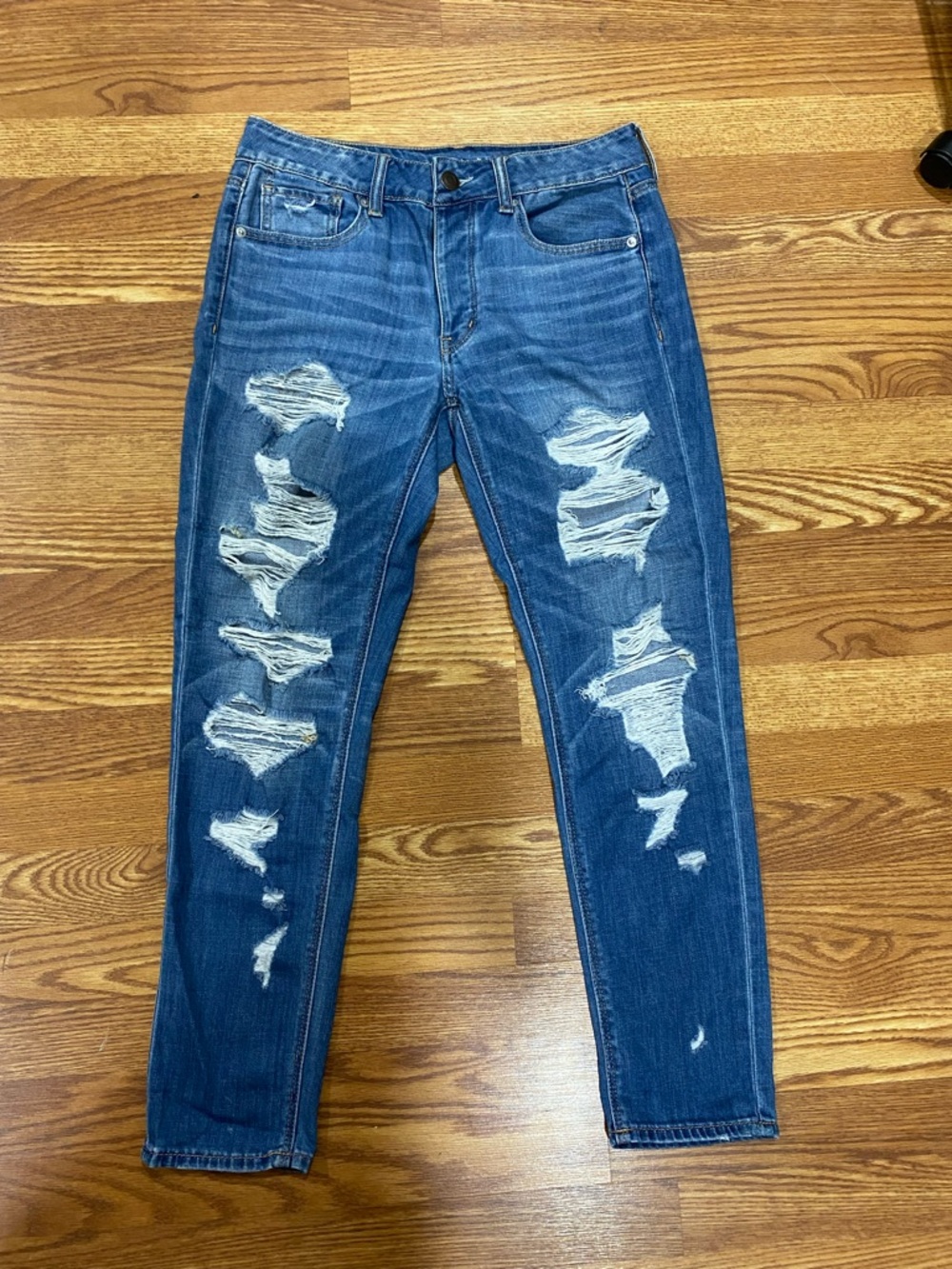 American Eagle Tomgirl Distressed Ripped Jeans.